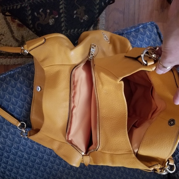 Coach handbag and matching wallet.  Used only few - Picture 2 of 8